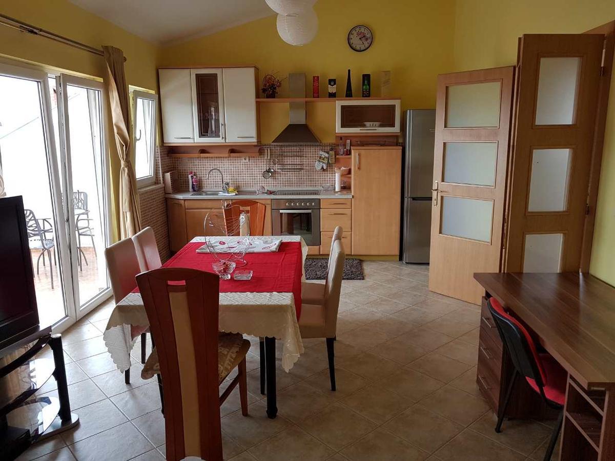 Porodicni Apartman تْشيرسيك نوفي المظهر الخارجي الصورة
